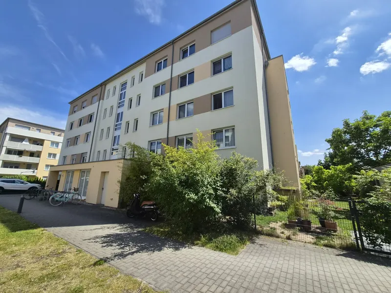 moderne Zweiraumwohnung in Lichtenberg  mit gr. Balkon, Küche, Bad — photo 1
